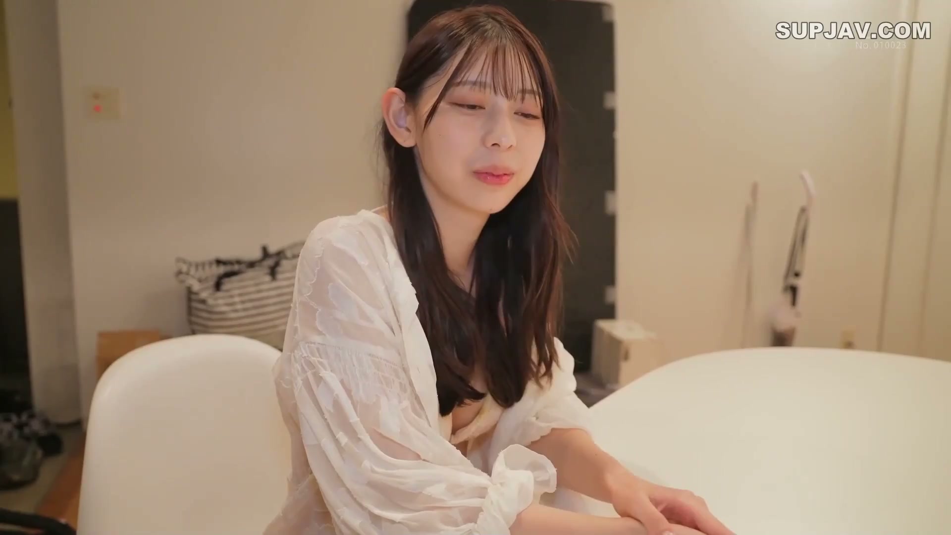 Rui Ichinomiya lộ clip STZY-015: Khoảnh khắc nghiệp dư đỏ mặt của cô sinh viên.