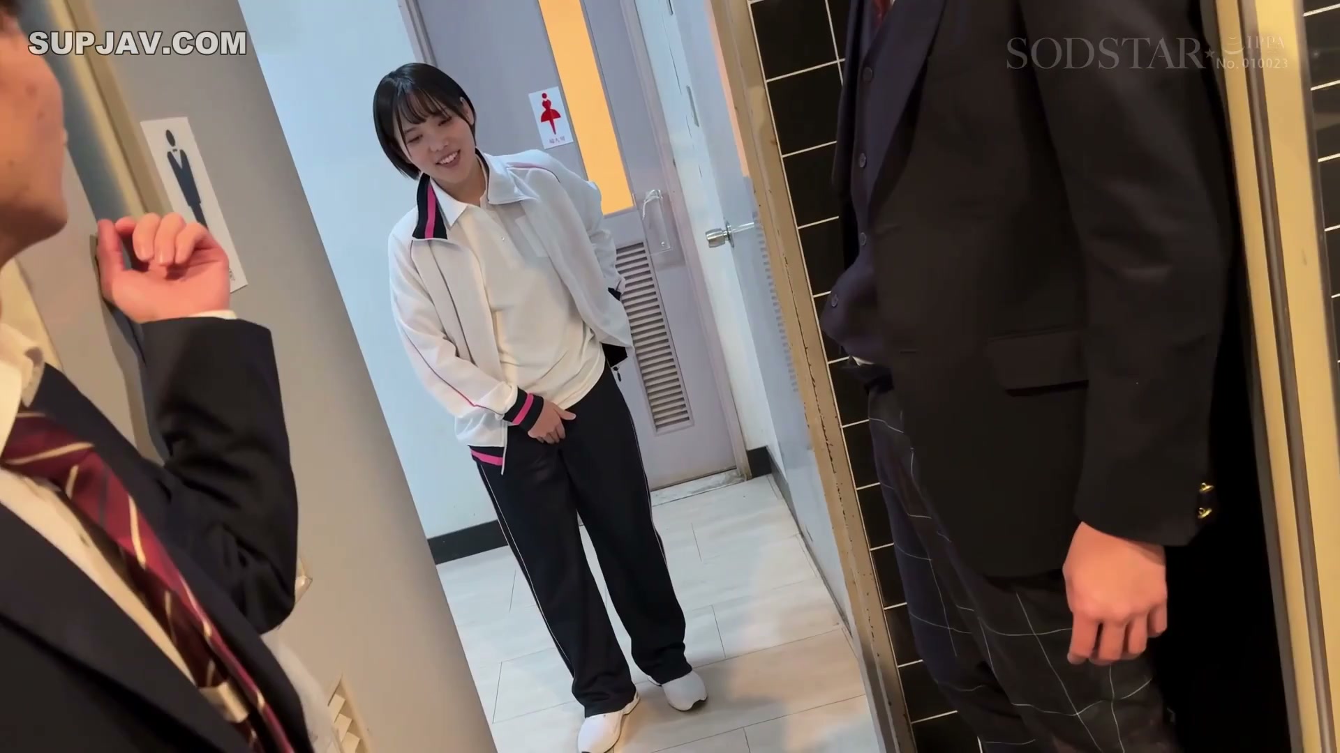 Lộ clip nóng mã Không: Cô giáo ‘không’ bất ngờ ‘bung lụa’ trong chuyến đi