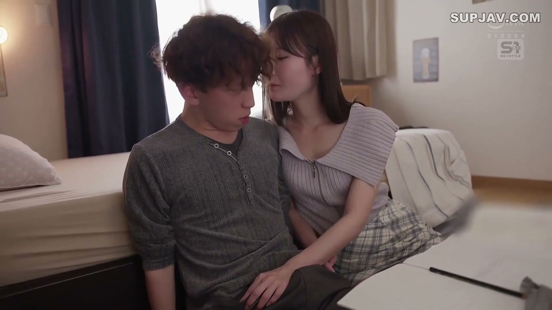 Lộ clip Miru dạy kèm riêng SONE-637: Buổi học thực hành hôn sâu đến nát giường!