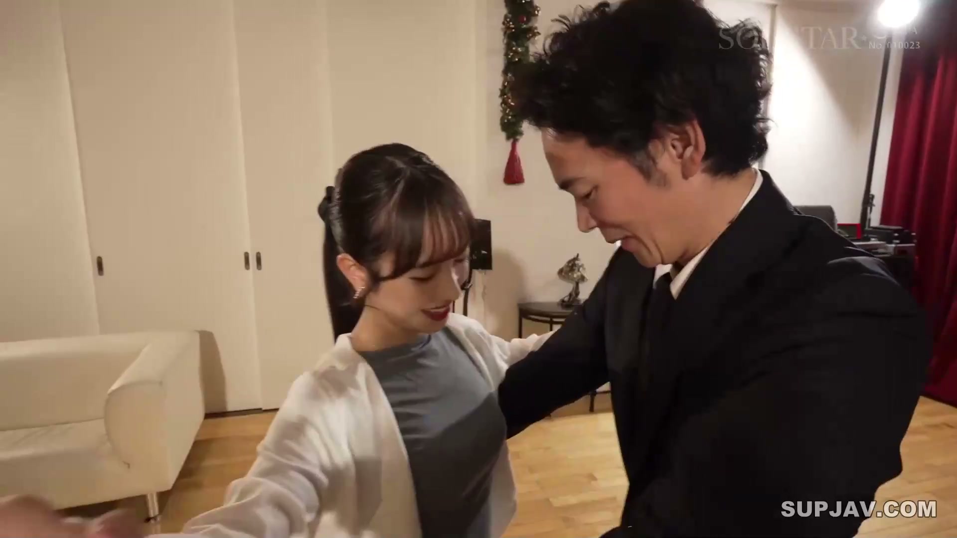 Lộ clip Yotsuba START-313: Cô giáo nhảy sa ngã vì kẹo lạ, rên rỉ ngay tại phòng tập!