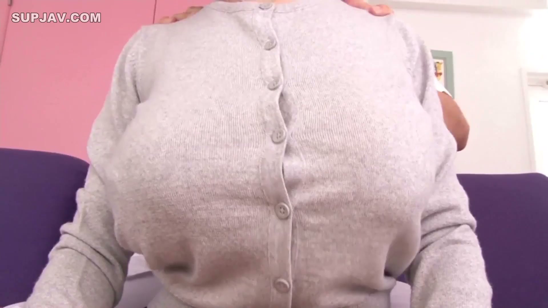 Lộ clip Saijo Ruri massage vụng trộm cùng SOE-807, ngực khủng tràn áo gây sốc