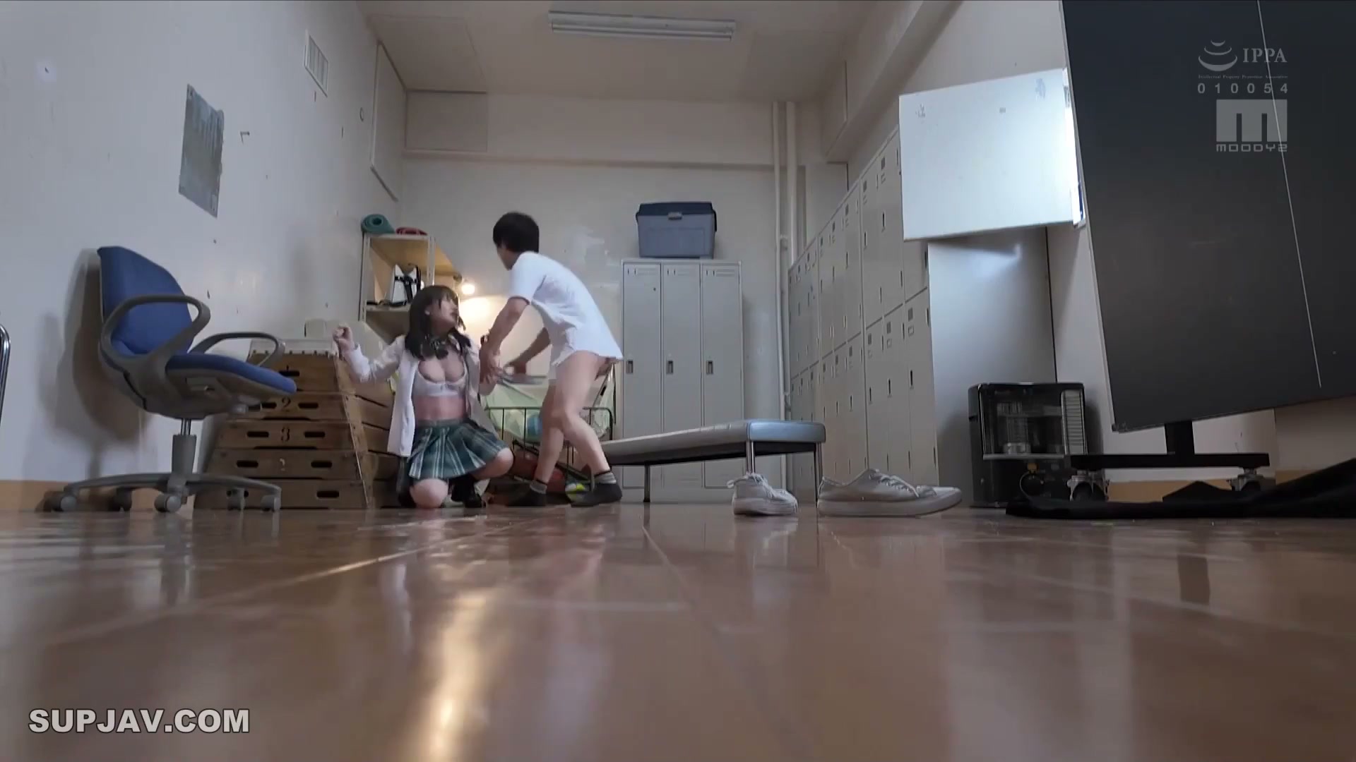 Lộ clip Yui Tenma và Konatsu Kashiwagi cuồng nhiệt cùng hội bạn trong MIAB-437